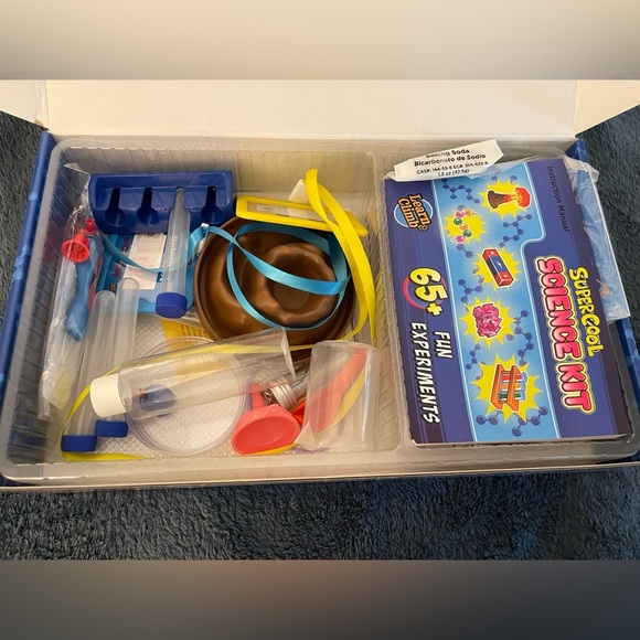 Super cool science kit, gently used - Picture 3 of 3